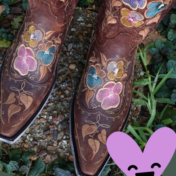 Meet your Posher, Leigh Anne - Picture 4 of 6